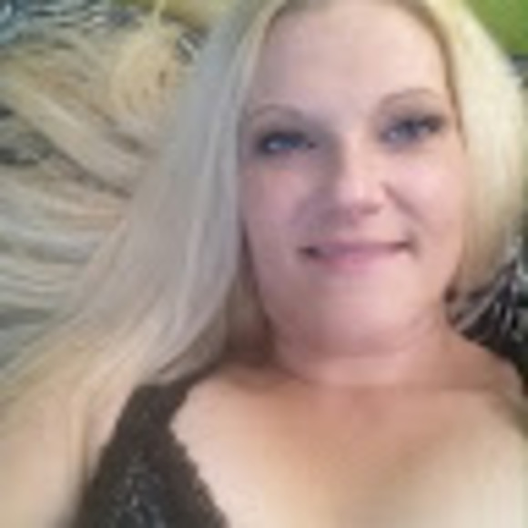 Meet your Posher, Christy - Picture 1 of 1